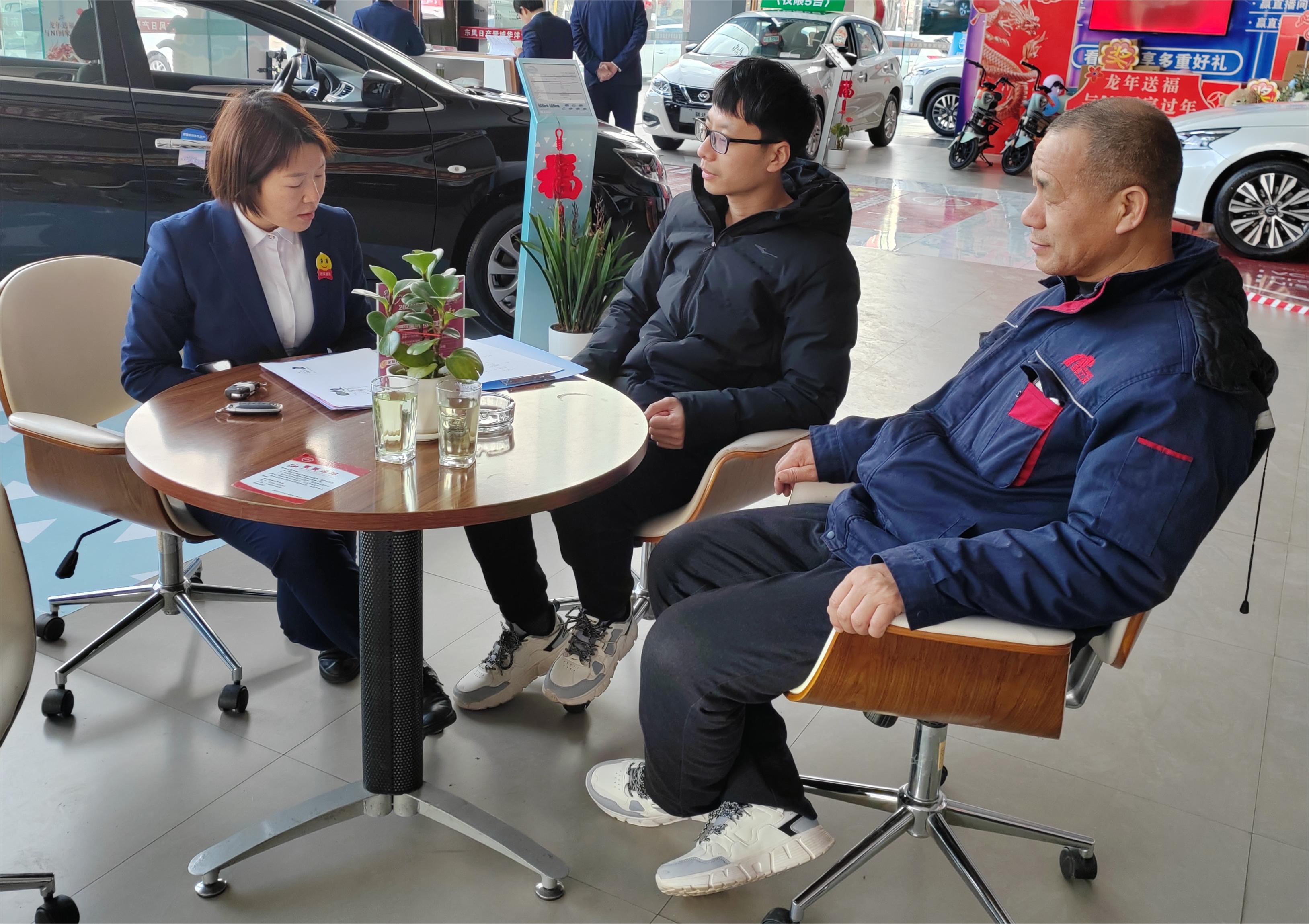卓越服務，駕馭未來——記東風日產4S店銷售顧問陳霞霞的汽車銷售之道